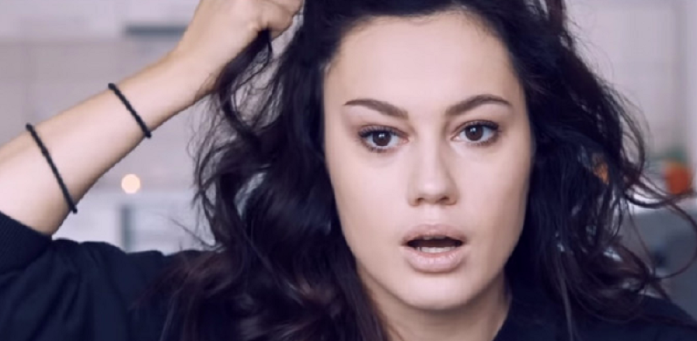 Fejslifting bez noža i botoksa u samo dva poteza: Treba vam samo gumica!