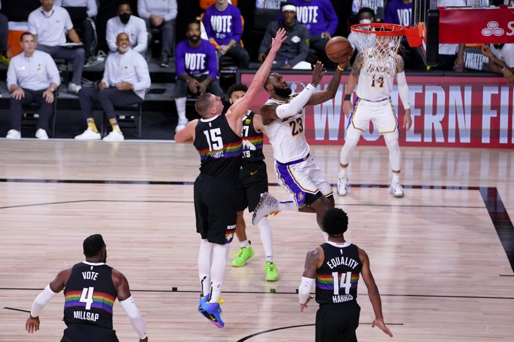 Jokić uzvratio posle svih provokacija Dvajta Hauarda, odgovor magičnog buce iz Sombora prepričava cela Amerika