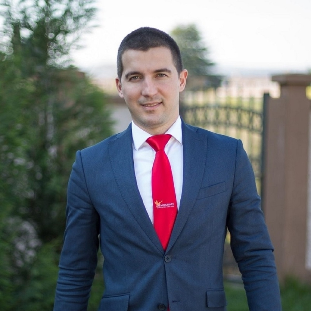 Ovo je biografija novog predsednika Skupštine Crne Gore, Alekse Bečića!