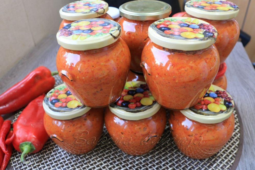 Najukusniji recept za ajvar pravo iz bakine kuhinje, prste da poližete!