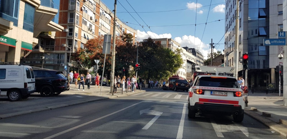 Sudar motora i džipa na Vračaru! Saobraćaj u kolapsu, neprohodno sve do Slavije (VIDEO)