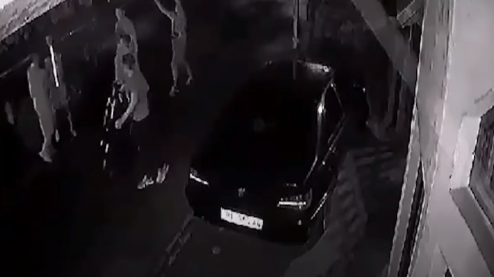 Maloletnici u Pirotu napali mladića, oborili su ga na pod, a ono što je usledilo nije za svačiji "želudac"! (VIDEO)