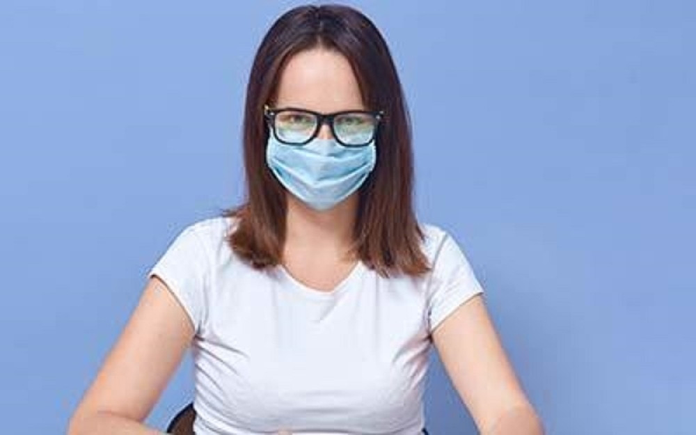 Kada nosite masku, evo kako sprečiti iritaciju očiju i maglenje naočara