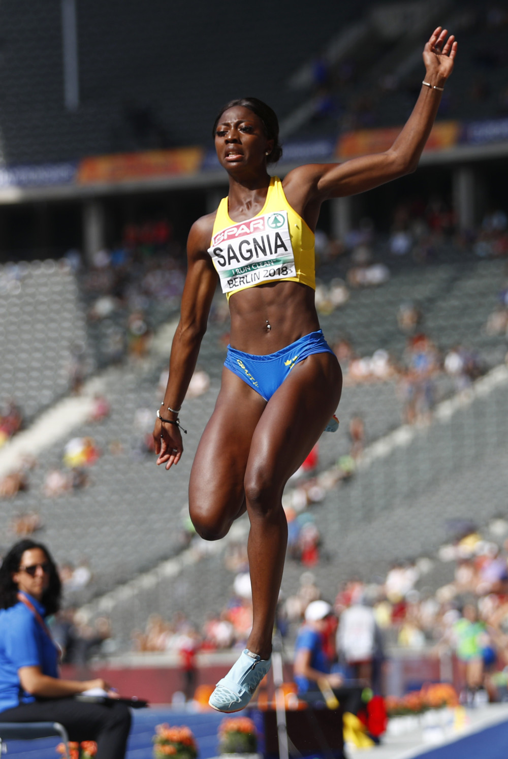 Sanja se diči telom: Ko još čuva ferari u garaži?