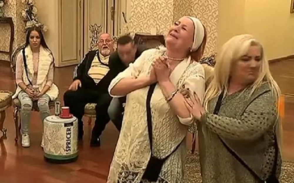 Brat je fizički nasrnuo na Lepu Lukić! Pevačica prošla koz pravi pakao na početku karijere (VIDEO)