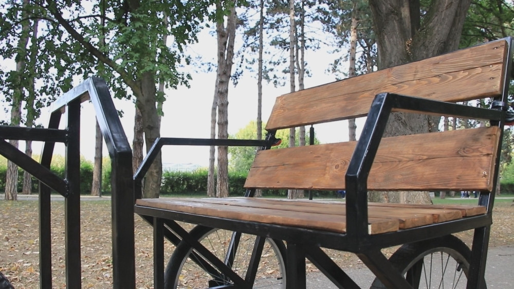 Sve što mu je za posao trebalo je bicikl i 200 evra