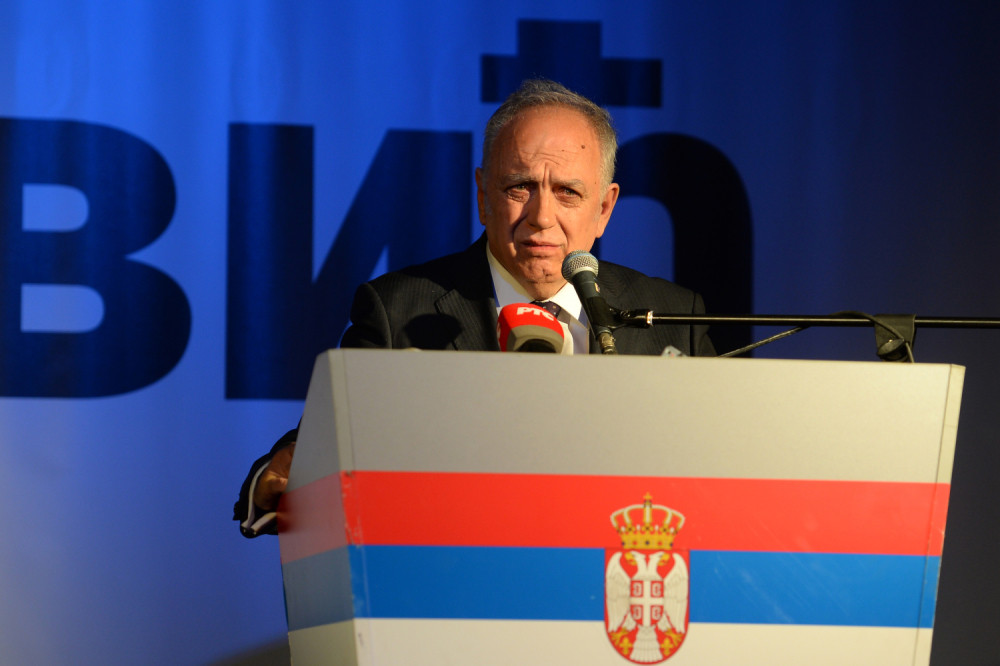 "Molim da Vučić od danas leti u zvanične posete kao kopilot Ratnog vazduhoplovstva!" (FOTO)