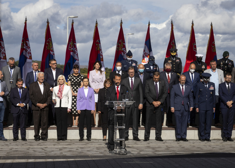 Ana Brnabić stajala pored Zorane Mihajlović i potpuno je zasenila svojom modnom kombinacijom (FOTO)