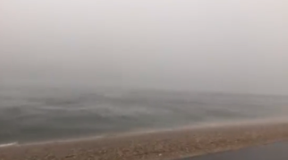 Veslači zarobljeni na jezeru tokom stravičnog nevremena (VIDEO)