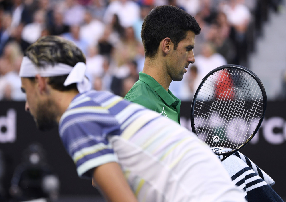 Novak na terenu u Parizu trenirao sa velikim protivnikom! (VIDEO)