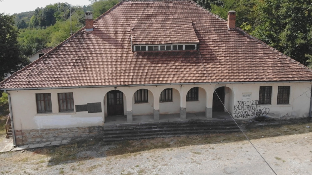 Na ovom mestu možete kupiti direktorsku fotelju i postati vlasnik Pošte: Milivoje je svoje selo stavio na prodaju (FOTO)