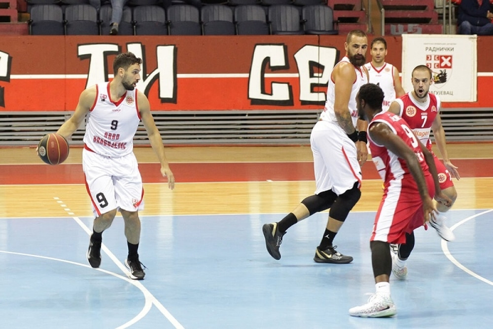 Stigli kući pevajući!