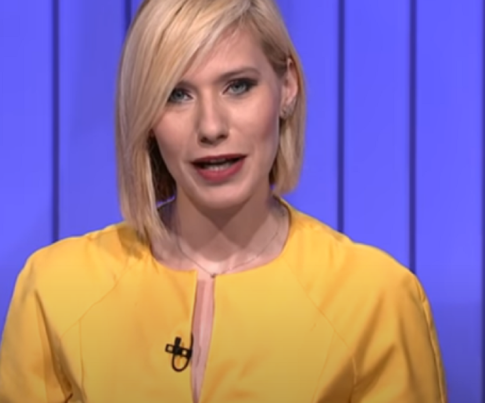 Marija Veljković u elegantnoj haljini otkrila duboki dekolte, ali svi su gledali u još dublji šlic (VIDEO)