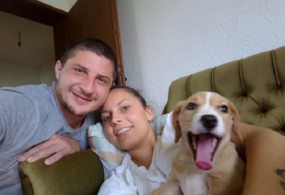 Došao na vrata bivše devojke i iskasapio je naočigled roditelja, pa sa njima seo u auto i odvezao se u bolnicu