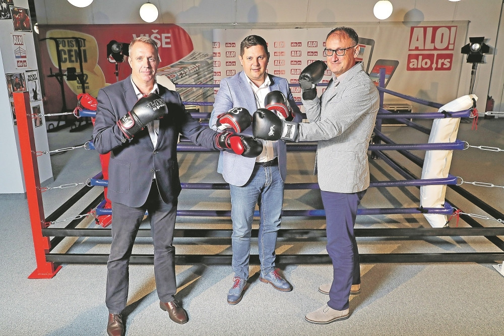 U redakciji Alo-a postavljen bokserski ring!