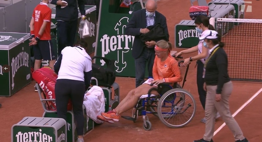 Igračica završila u kolicima dok joj je protivnica vikala j*bi se!
