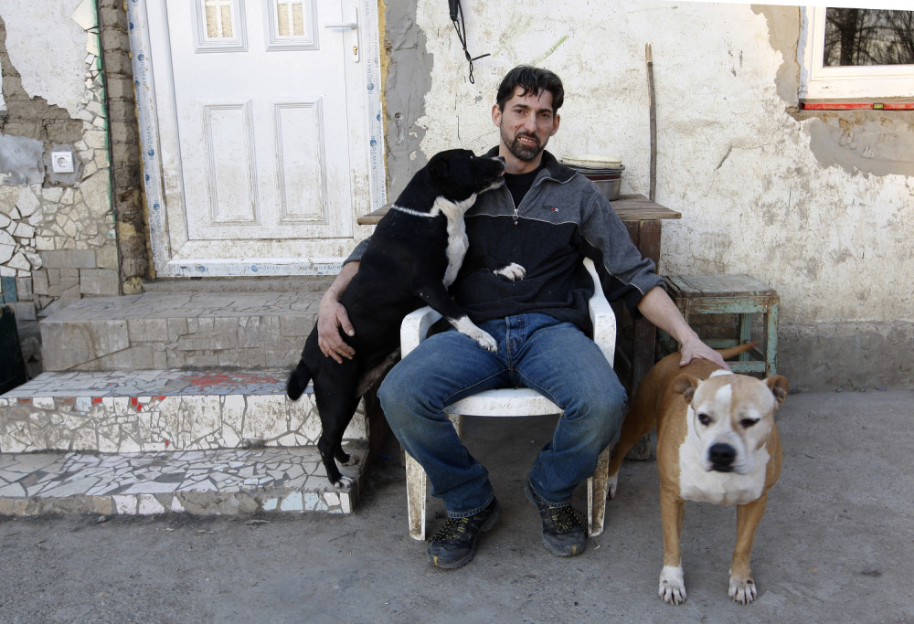 Dejan iz Obrenovca primio beskućnika, a sada mu traži i posao