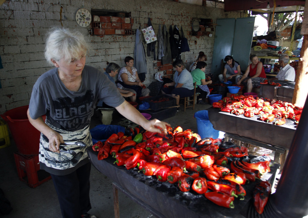 Beograđani navalili da spreme ajvar, ali kazne su paprene! Evo koliko ćete platiti ako vas komšije prijave