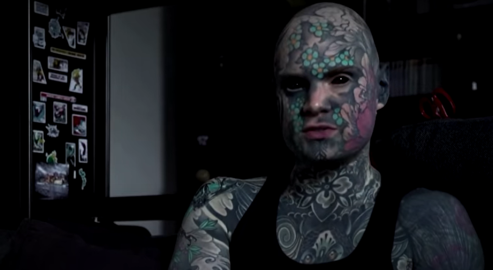 Zbog svojih tetovaža ima velikih problema na poslu, roditelji tvrde da plaši decu