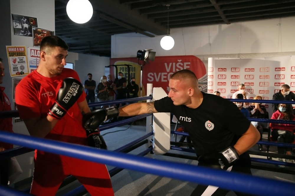 Sevale pesnice U ALO! RINGU: Derbi pre večitog derbija na Trgu (VIDEO)