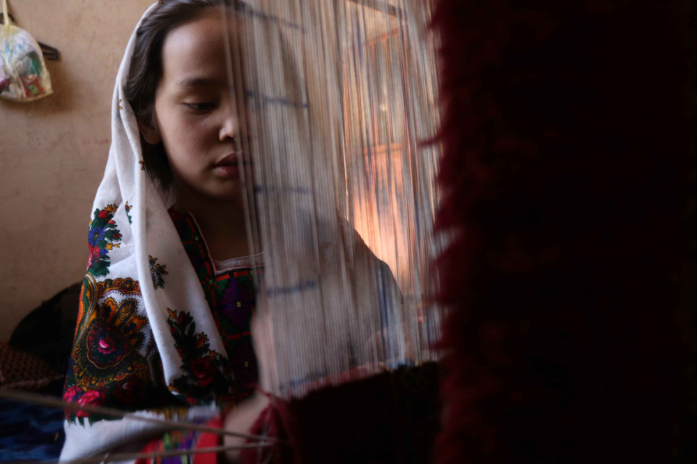 Mališani u Avganistanu poginuli kada su na njih greškom bačene bombe?