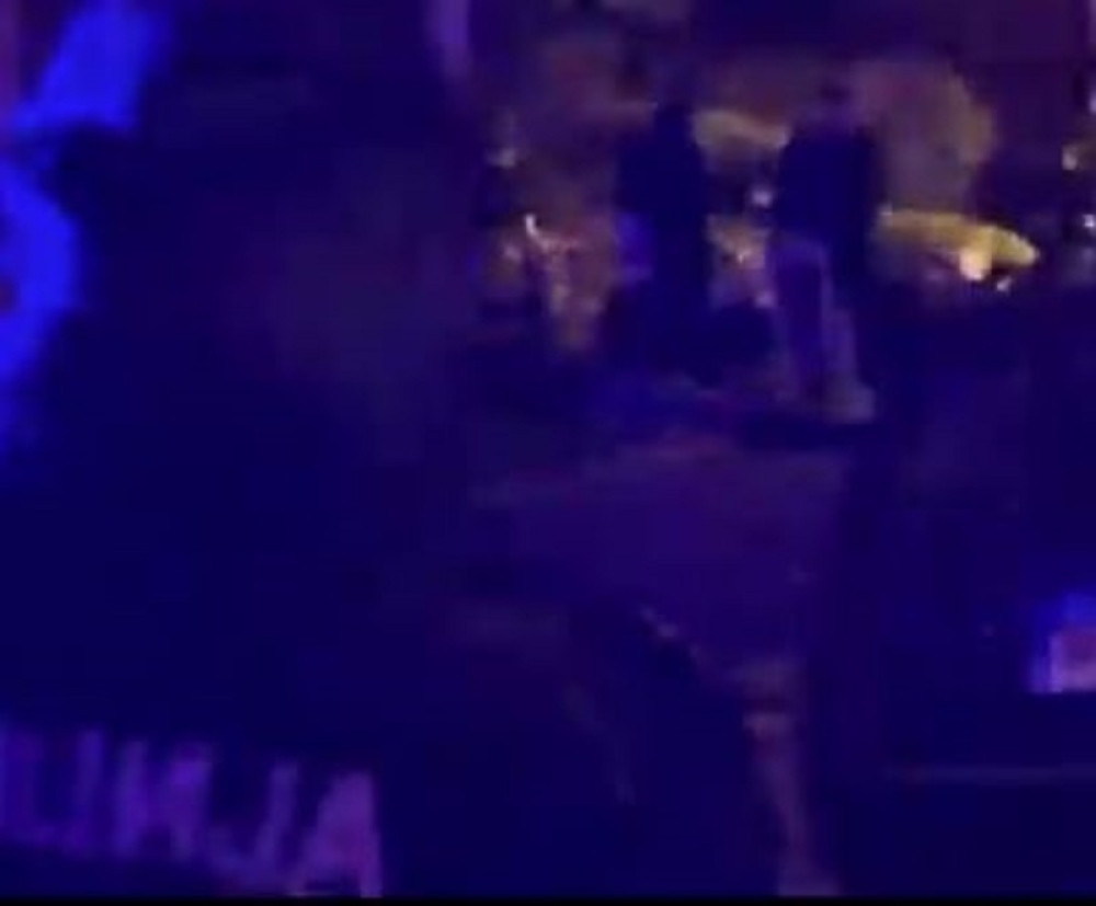 Muškarac usmrćen ispred kuće sa više hitaca! (VIDEO)