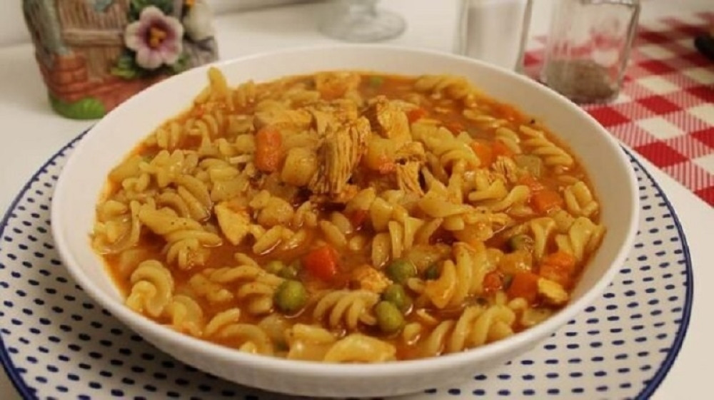 Piletina sa povrćem i testeninom, izdašno i sočno