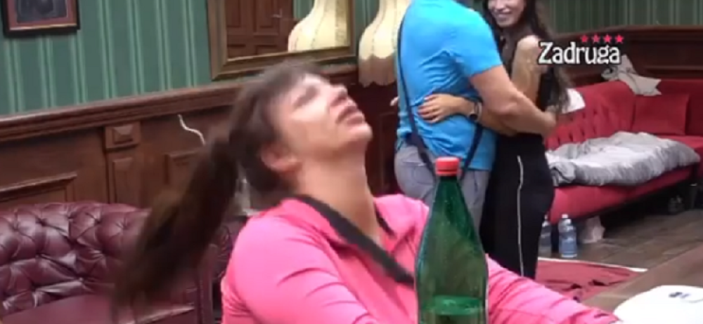 Miljana Kulić HISTERIČNO tresla glavom: Gledaoci zabrinuti za njeno zdravstveno stanje! (VIDEO)