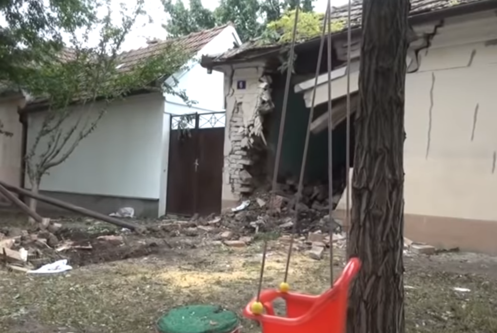 Uletela im je autom u kuću, a onda su ona i njena porodica uradili nešto čega bi trebalo da se srame (VIDEO)