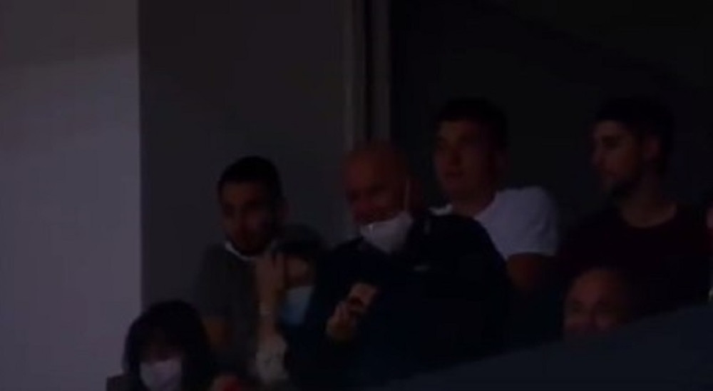 Gudurić i Bogdanović na tribinama gledaju meč Fener - Zvezda (VIDEO)