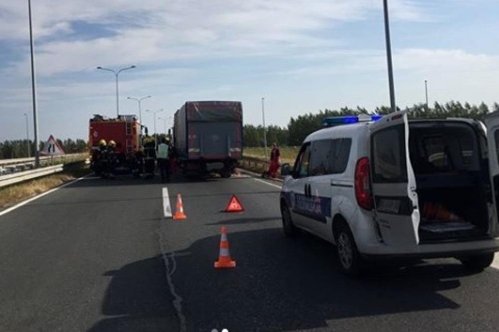 Teška nesreća na Zrenjaninskom putu, ima poginulih, obustavljen saobraćaj
