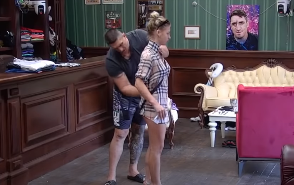 A, nakon pipanja Kemezova htela da mu se oduži pa mu ponudila ovo! (VIDEO)