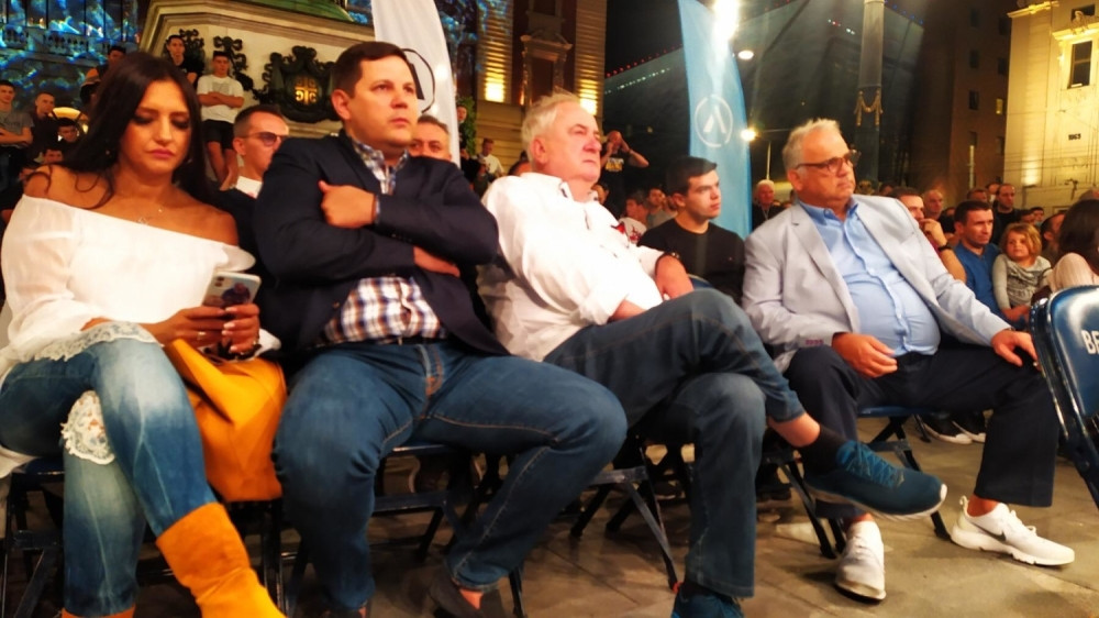 Puno poznatih lica prati boksersko nadmetanje večitih, tu su Borovčanin, Maljković, Lalović...