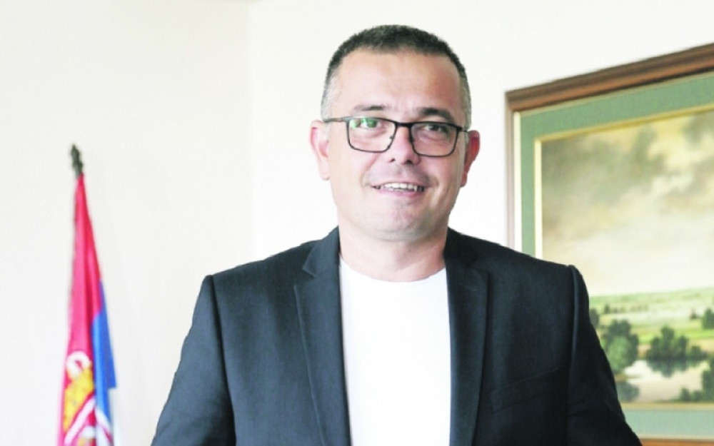 Srpski ministar cepa mrežu na fudbalu, priča o detinjstvu, seoskim klubovima, reprezentaciji, Vučiću, Dačiću, Piksiju...