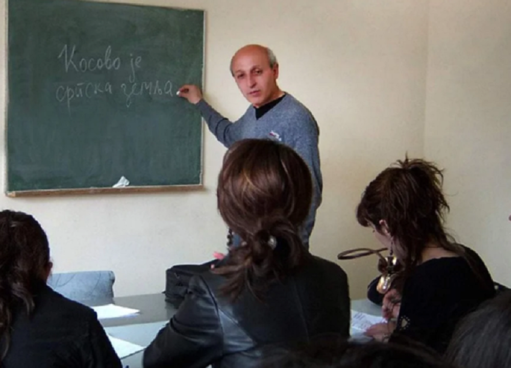 Isplivala fotografija iz 2003. godine, mladi Jermeni slušaju o našoj zemlji, a zbog onoga što piše na tabli ćete zaplakati! (FOTO)