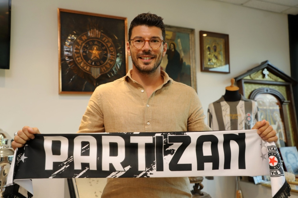 Veliko srce Miloša Jojića, rasplakao radnike u "Zemunelu"!