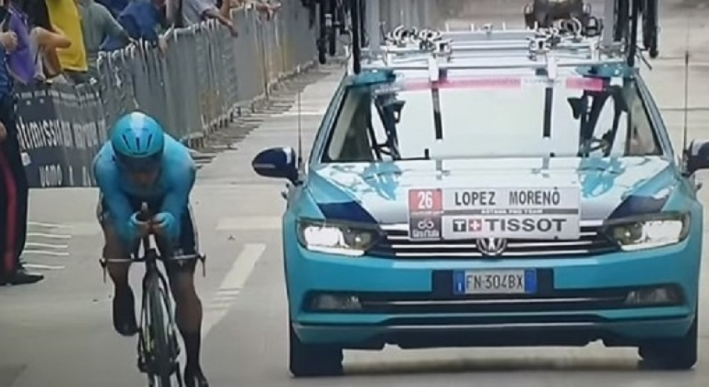 Pogledajte neobičan pad poznatog kolumbijskog bicikliste (VIDEO)