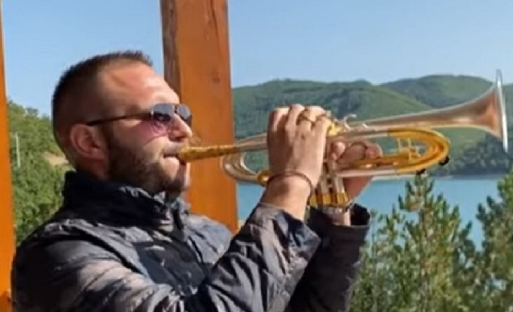 "Bože pravde" zagrmelo na jezeru Gazivode! (VIDEO)