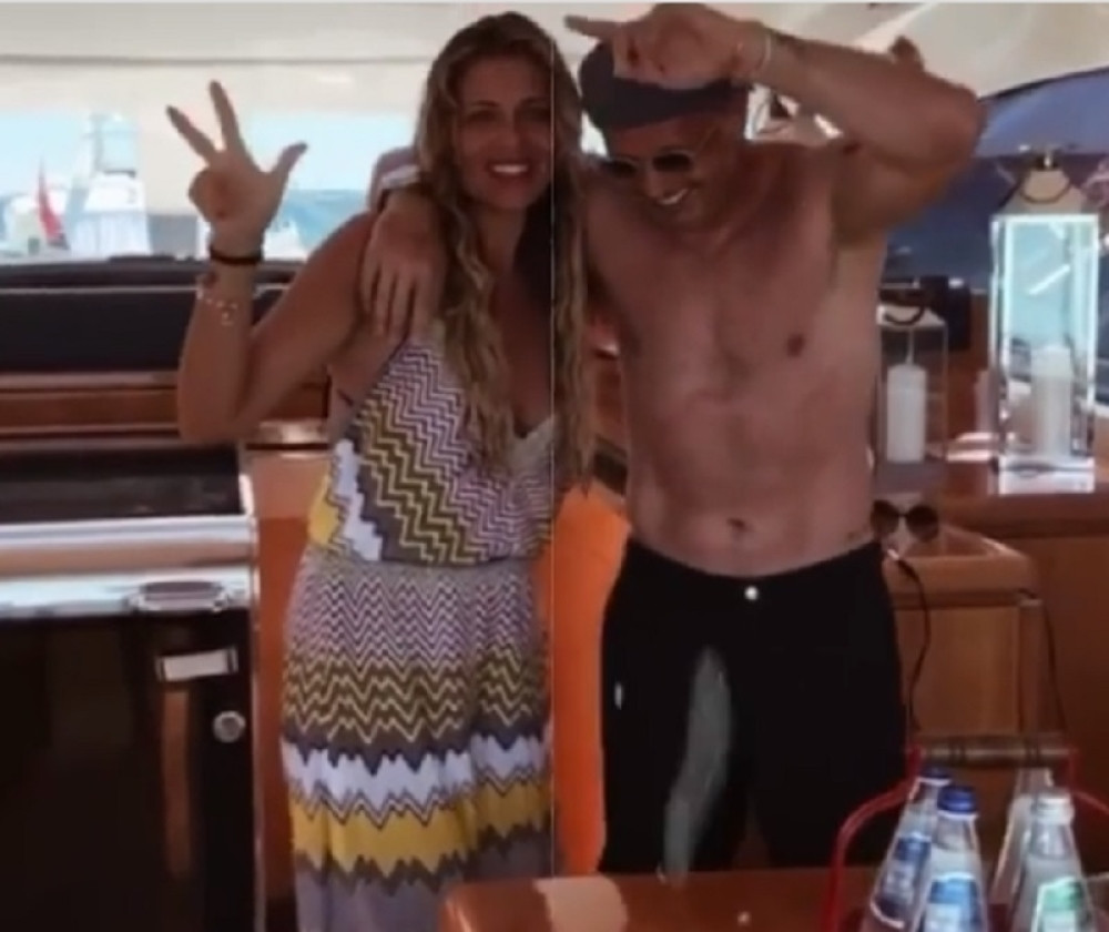 Miha i Arijana slavili godišnjicu braka, lepa Italijanka u transu! (VIDEO)