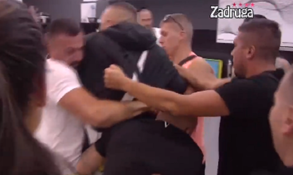 Neviđena tuča uzdrmala "Zadrugu": Filip nasrnuo na Tomu, SVI IH RAZDVAJAJU! (VIDEO)