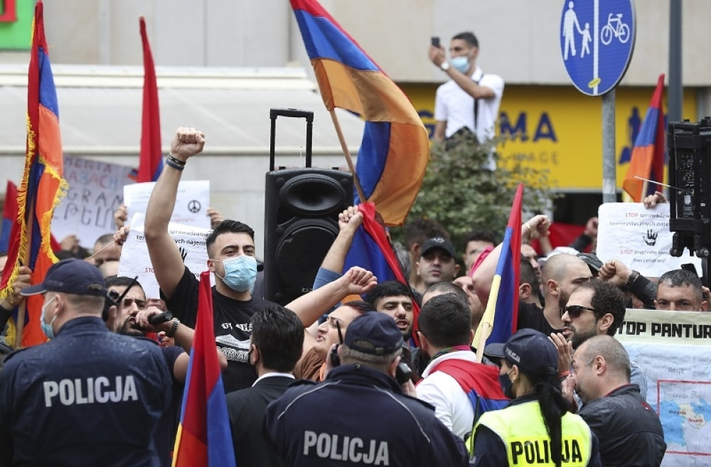 Demonstranti na ulicama, traže ostavku premijera! (VIDEO)