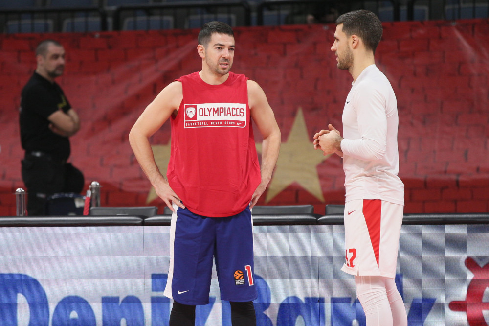 Zvezda vratila igrača sa crnogorskim pasošem