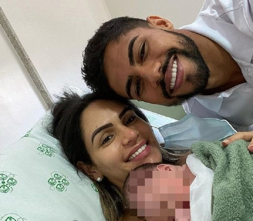 Kćerkica nije mogla da čeka: Porodio je svoju suprugu ispred zgrade! (VIDEO)