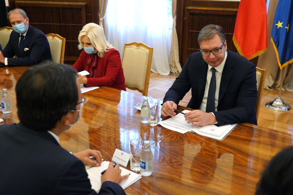 Šta je Vučić to zapisao u svoj blok, a tiče se plana od kojeg zavisi budućnost Srbije?!