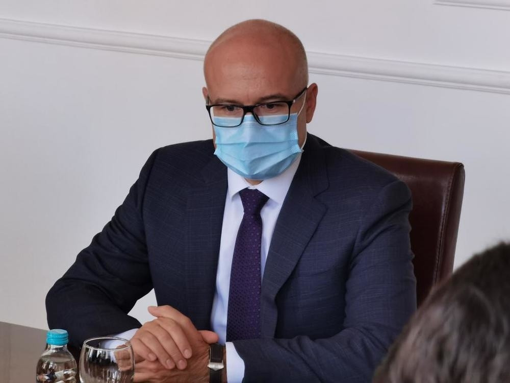 Vučević: Pojačana dezinfekcija, rad šalterskih službi u dve smene, maske na pijacama i zatvoreni bazeni do 30. novembra