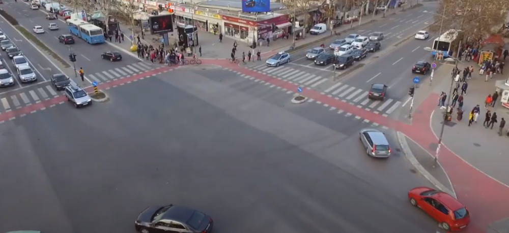 Muškarac u Novom Sadu pretio radnicama na kiosku s hranom da će ih ubiti!