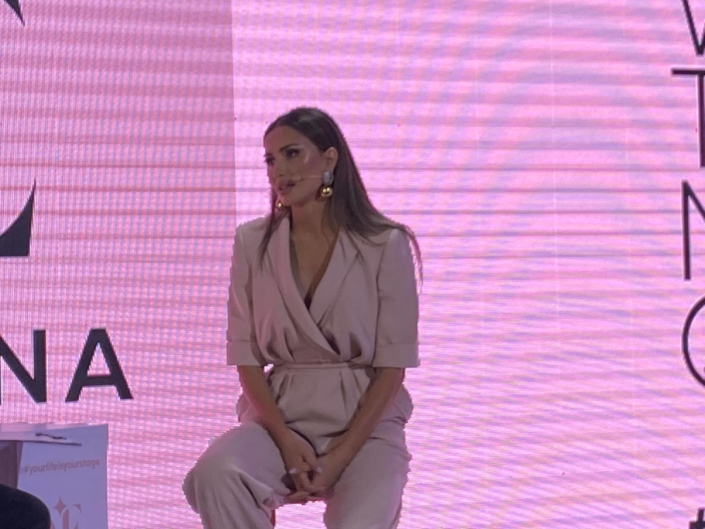 Selfi iz teretane o kome se priča, Emina Jahović ostavlja bez daha i bez trunke šminke (FOTO)