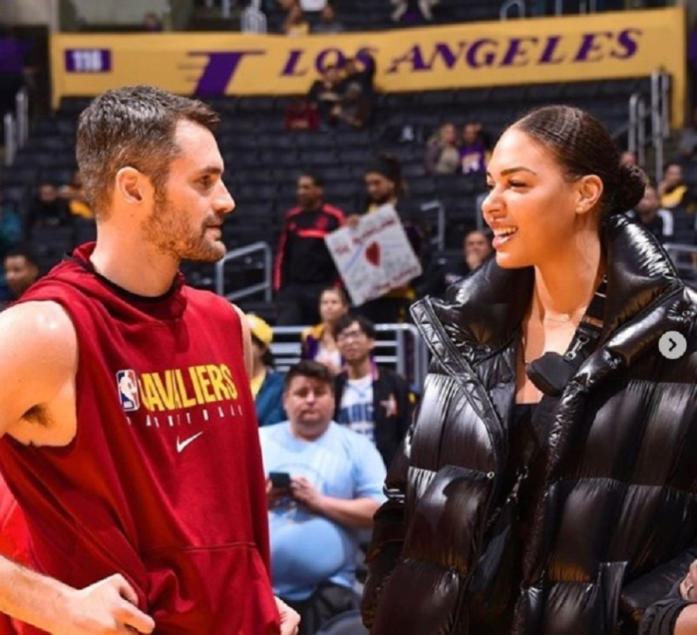 Ne znam sa kime više volim se*s, sa muškarcima ili ženama! (FOTO)