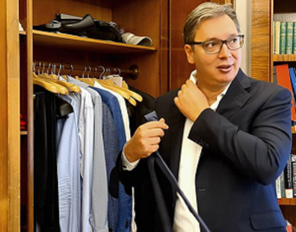 Ova fotografija Vučića izazvala veliku pažnju javnosti! Zbog onoga što je u pozadini mnogi reagovali
