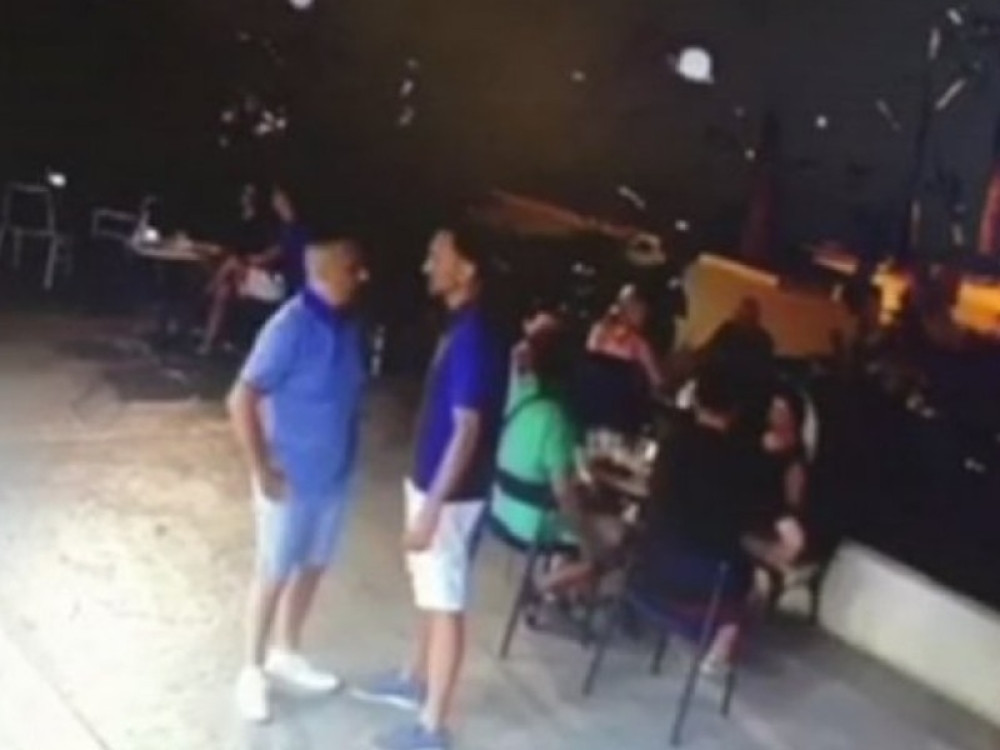 Crnogorac brutalno napao srpskog biznismena, seo za sto, a Srbinu nije dao da se makne!